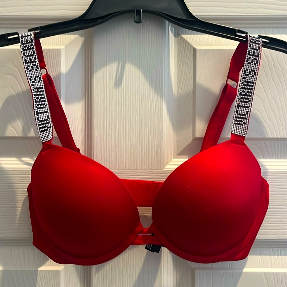 Valentine Red w/ Rhinestones Victoria’s Secret Very Sexy Push Up Bra NWOT 34D